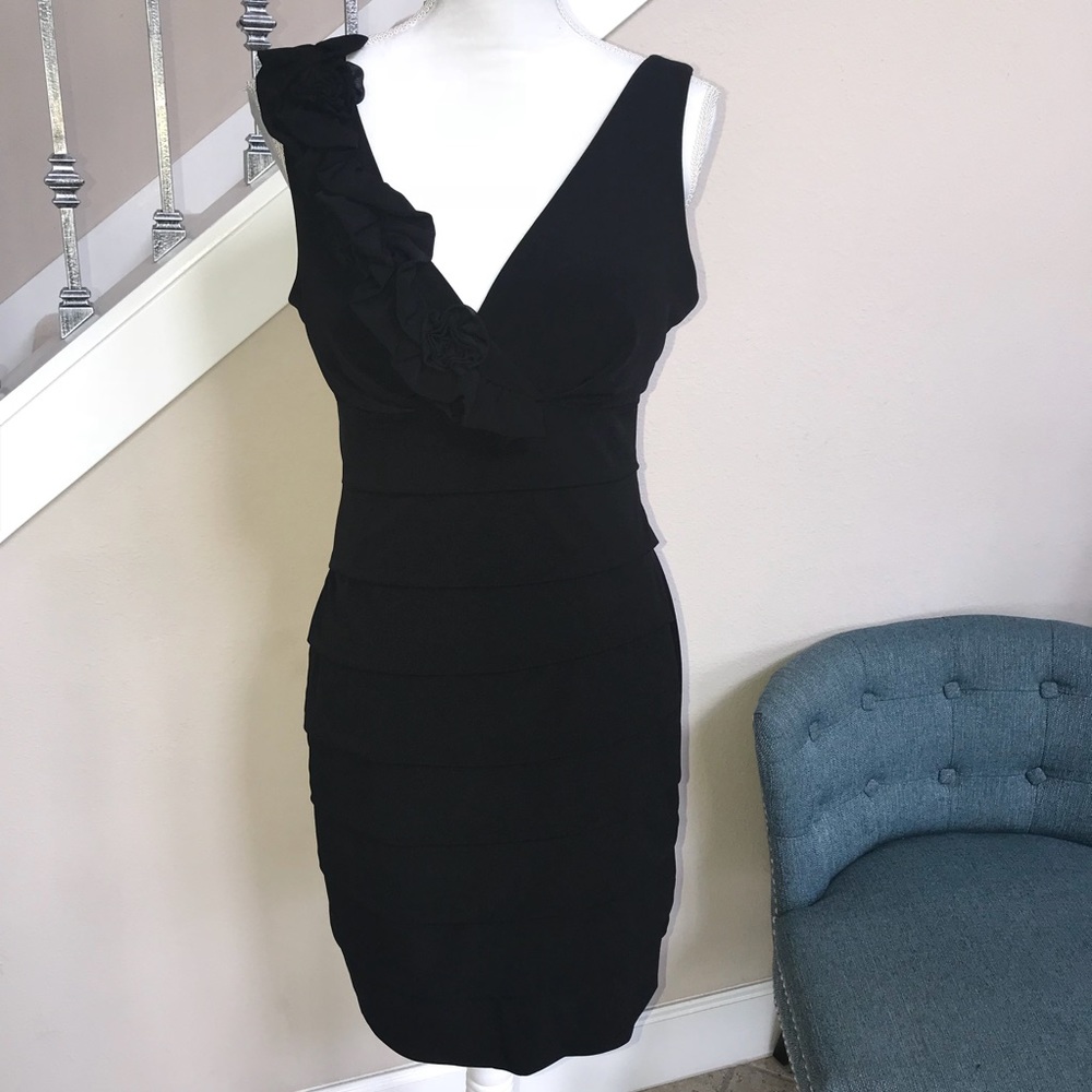 Flattering Black Party Dress SZ 10 (L25)